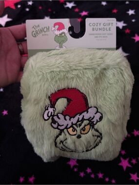 The Grinch - Cozy Gift Bundle - Light Green